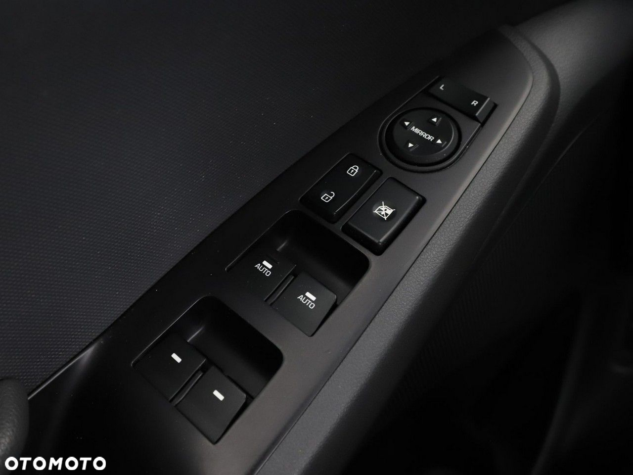 Hyundai IONIQ - 31