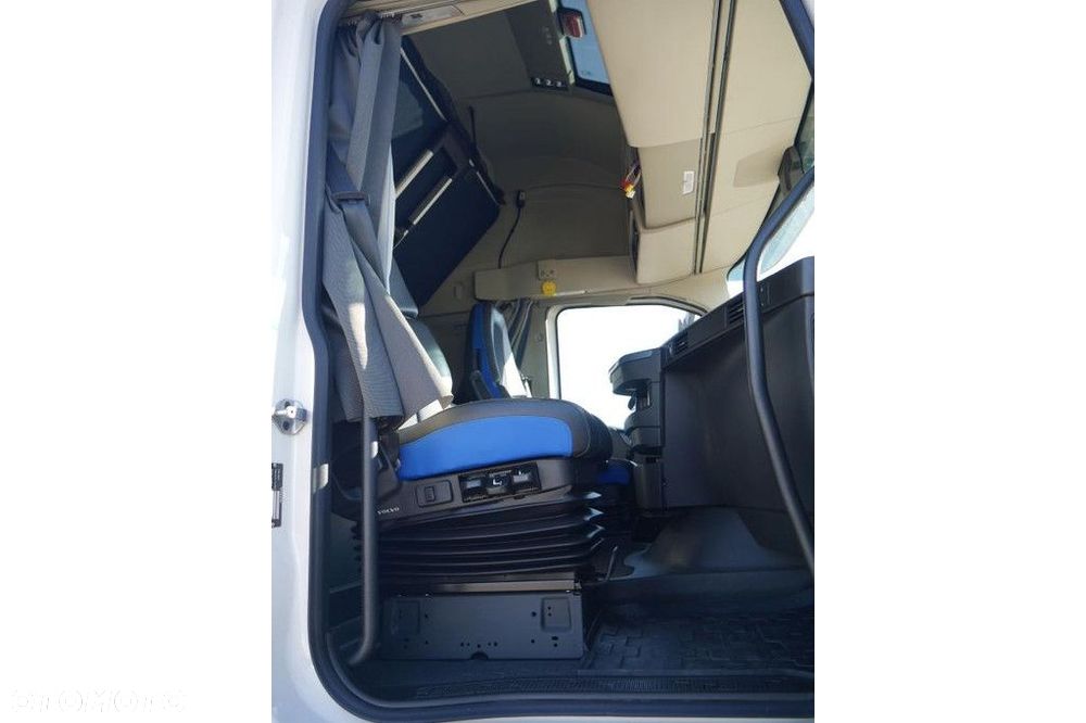 Volvo Vehicle Tractor 4x2 Standard - 8