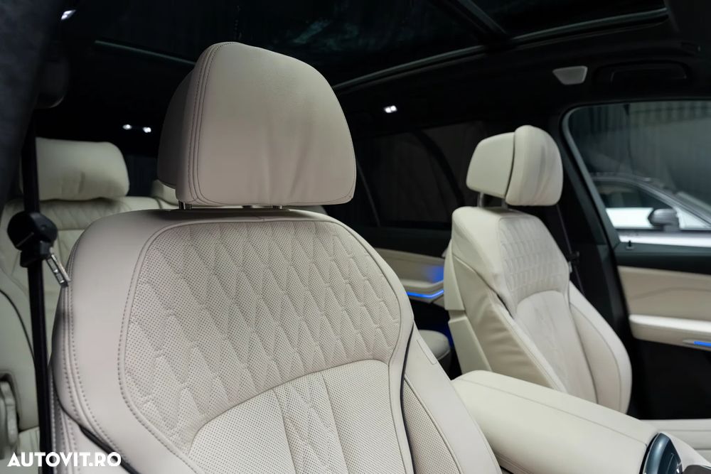 BMW X7 M60i xDrive AT MHEV - 29