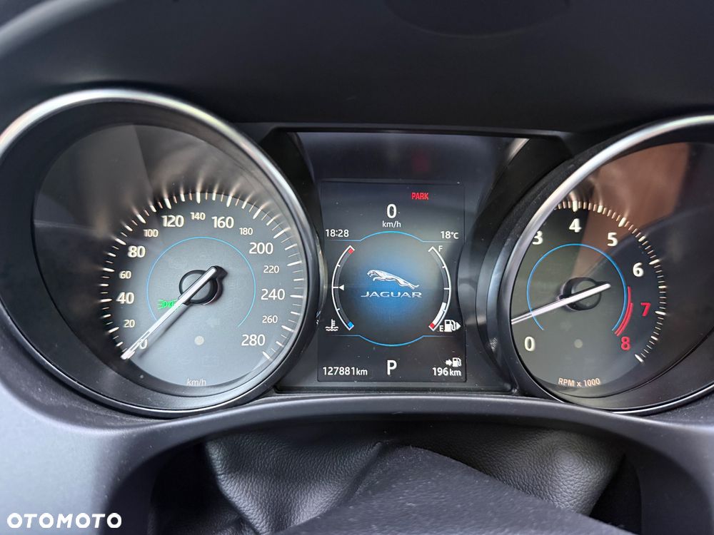 Jaguar XE 25t AWD Prestige - 10