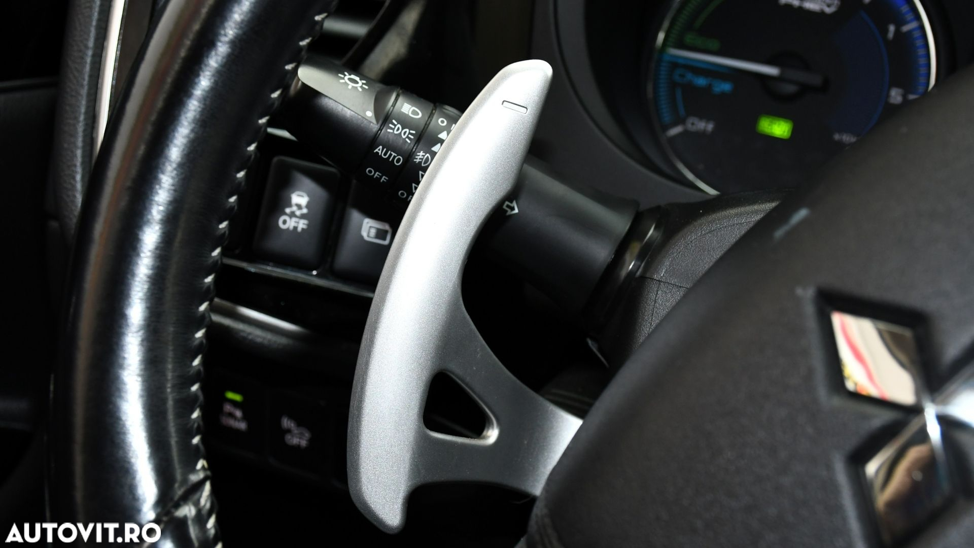 Mitsubishi Outlander PHEV 2.4 L 4X4 Intense - 24