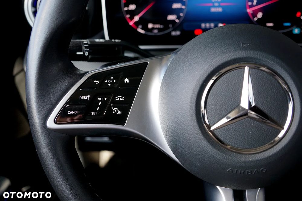 Mercedes-Benz Klasa C 180 mHEV Avantgarde - 32