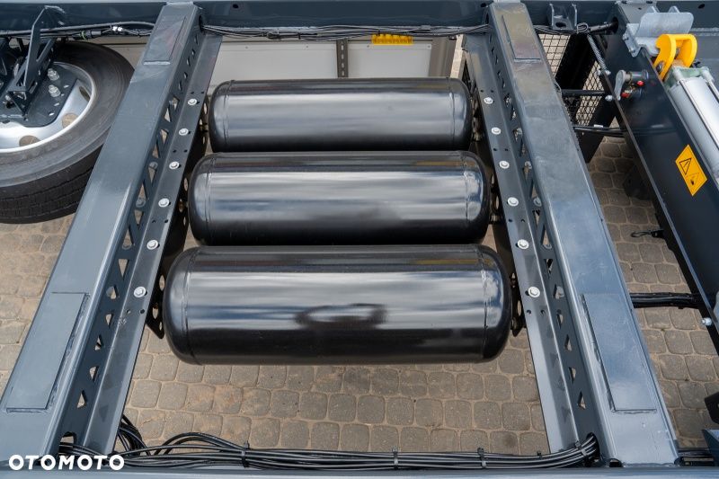 SLT Group D-18 - 35