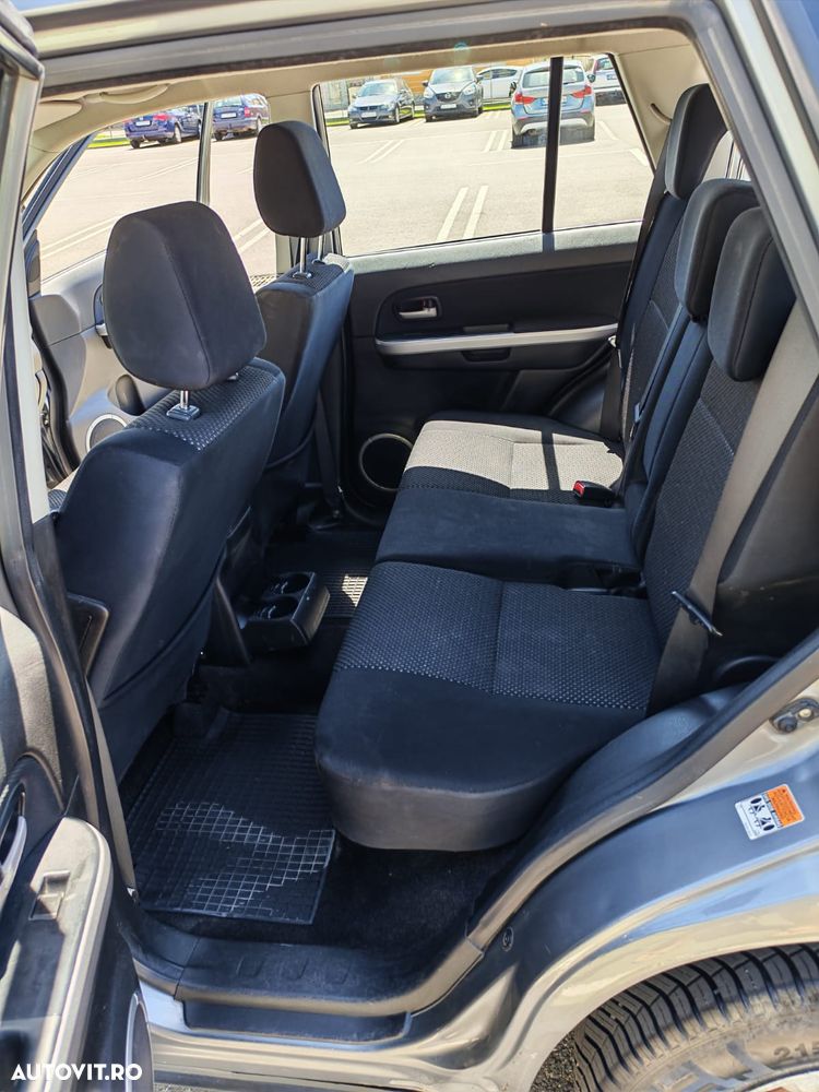 Suzuki Grand Vitara 1.9 DDIS JLX - 13