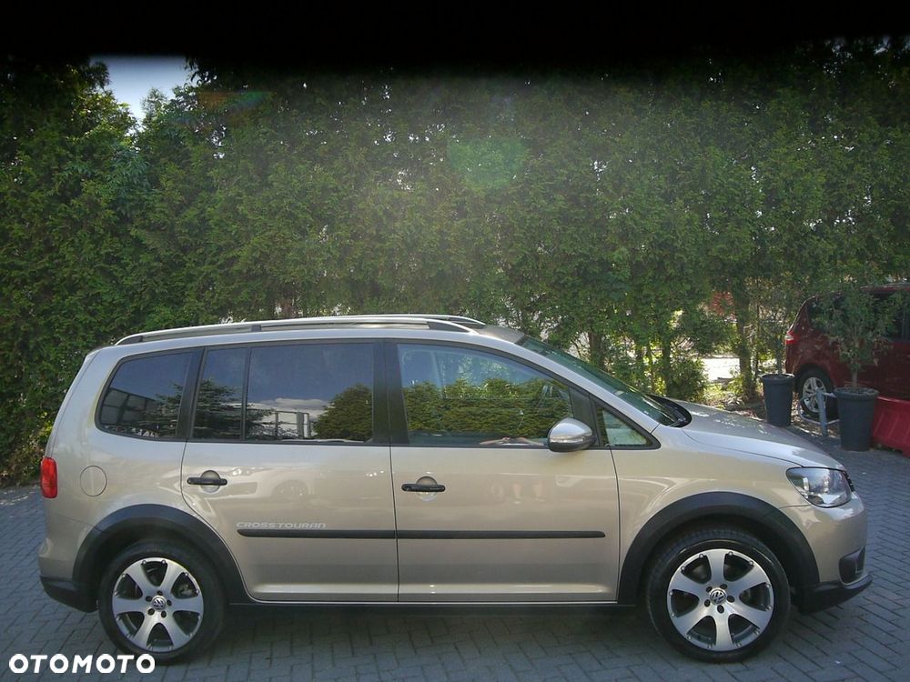 Volkswagen Touran - 11