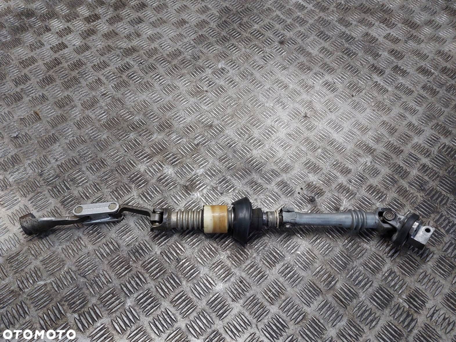 KRZYŻAK KOLUMNY KIEROWNICZEJ MERCEDES W203 C KLASA 2104620748 - 1