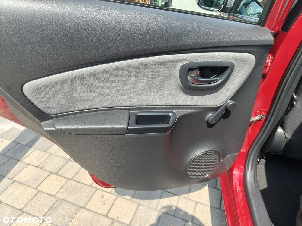 Toyota Yaris - 30