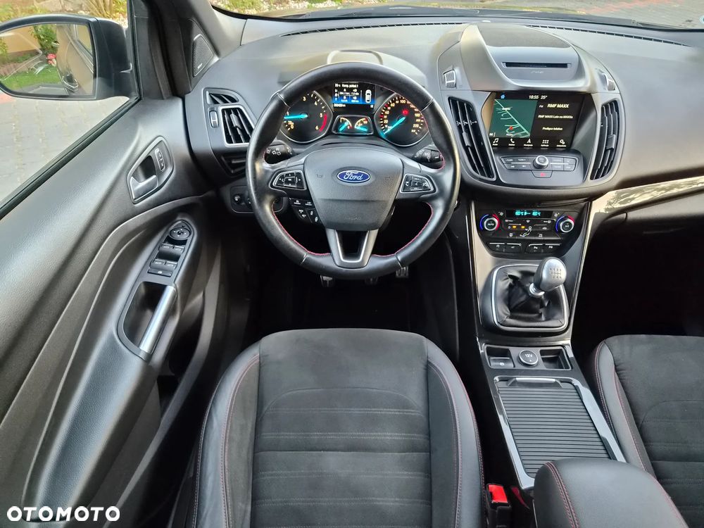 Ford Kuga 2.0 TDCi 4x4 ST-Line - 26