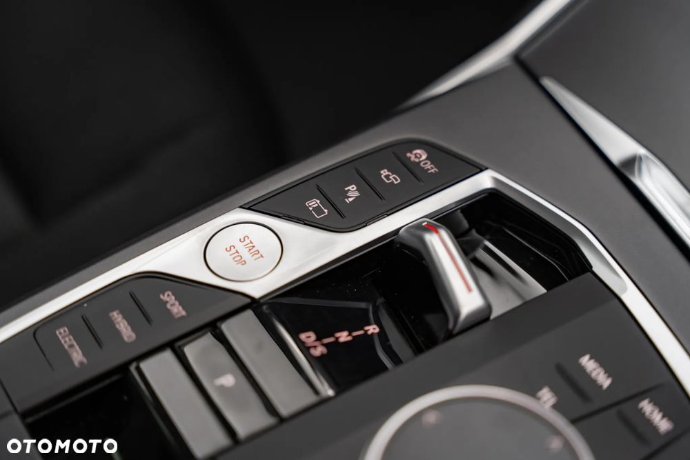 BMW Seria 3 330e PHEV xDrive - 29