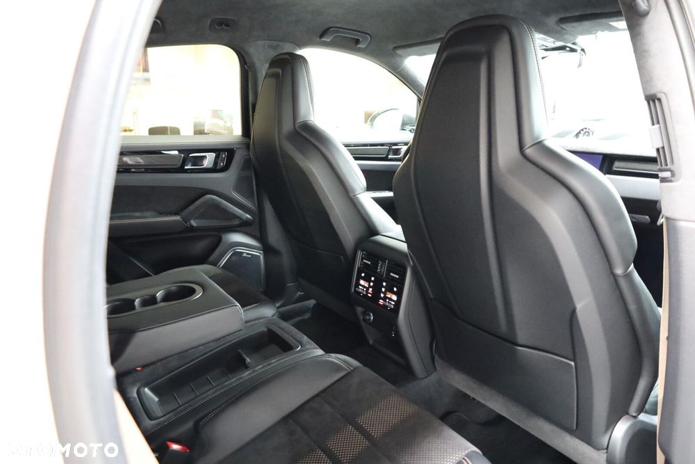Porsche Cayenne Turbo GT - 20