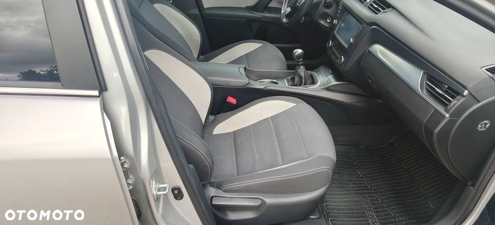 Toyota Avensis 1.8 Premium - 24
