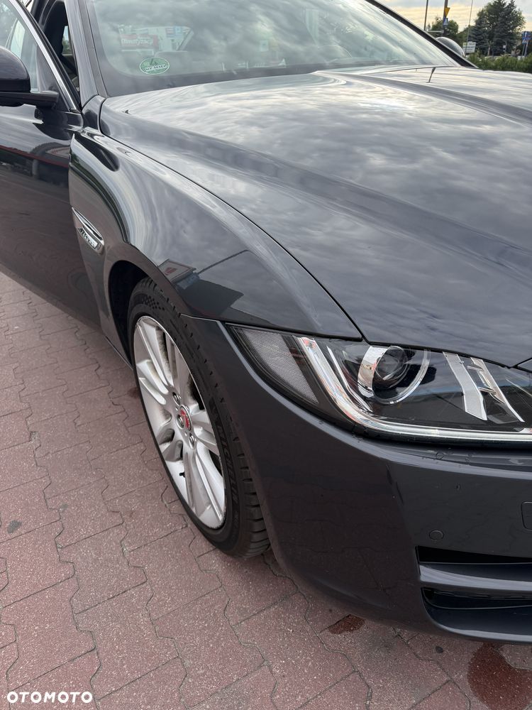Jaguar XE 2.0 D AWD R-Sport - 8