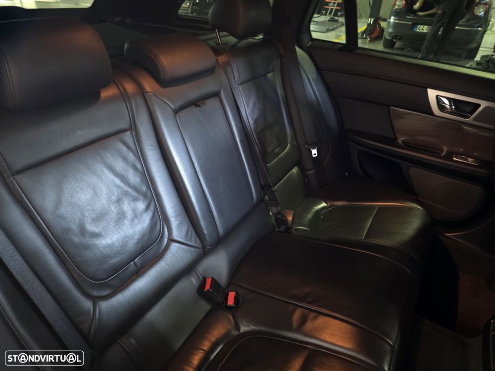 Jaguar XF Sportbrake 2.2 - 17