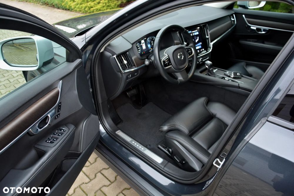 Volvo V90 Cross Country - 22