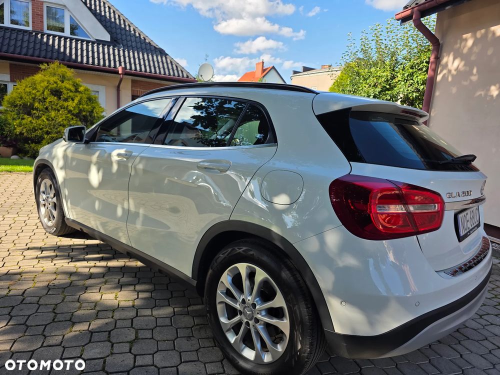 Mercedes-Benz GLA - 21