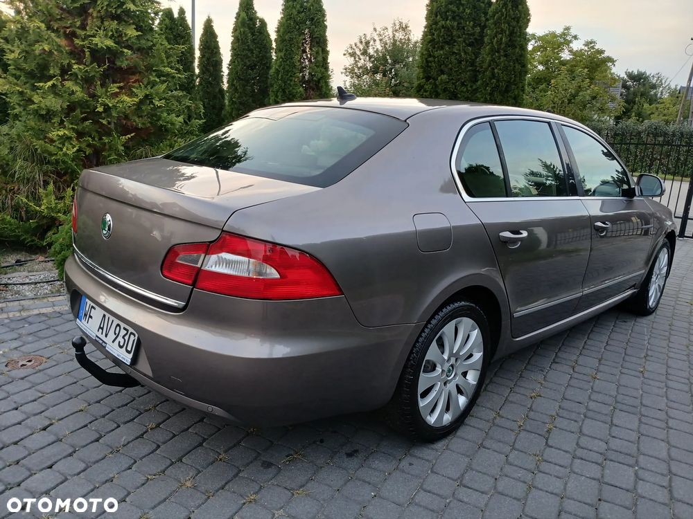 Skoda Superb 2.0 TDI DSG Exclusive - 19