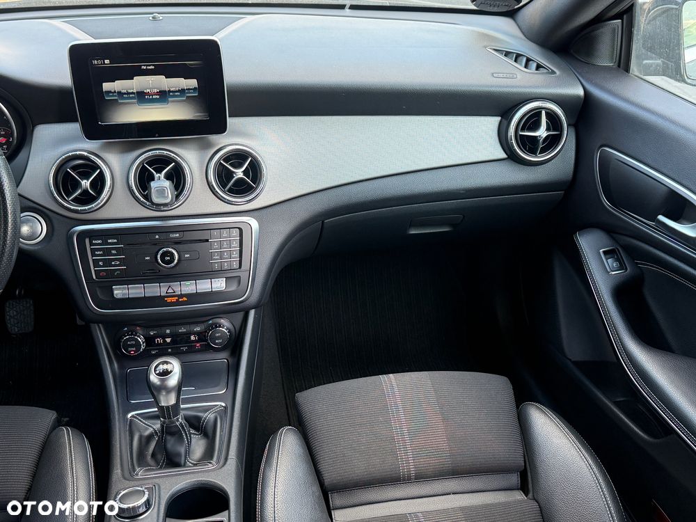 Mercedes-Benz CLA 200 Urban - 8