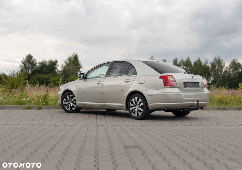 Toyota Avensis 2.0 VVT-i Executive - 3