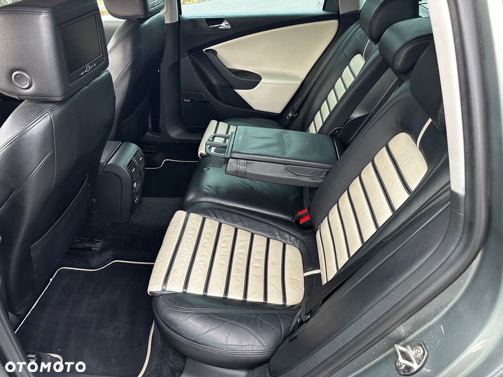 Volkswagen Passat Variant 3.2 V6 FSI 4Mot Highline DSG - 29