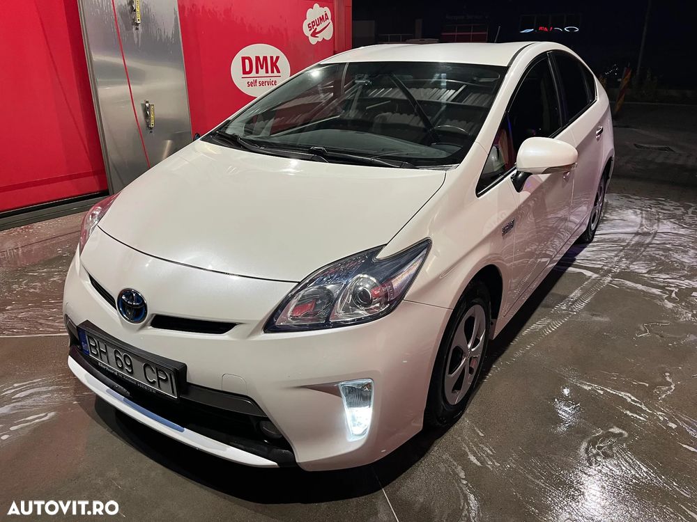 Toyota Prius Plug-in (Hybrid) Life - 1