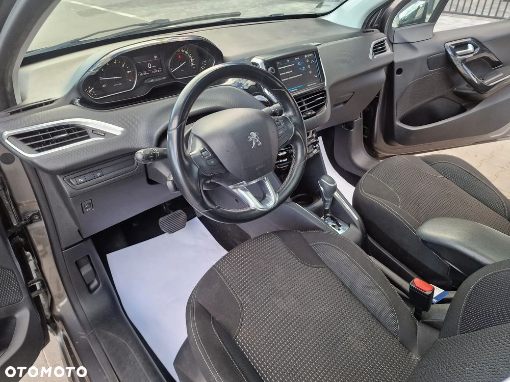 Peugeot 208 - 21