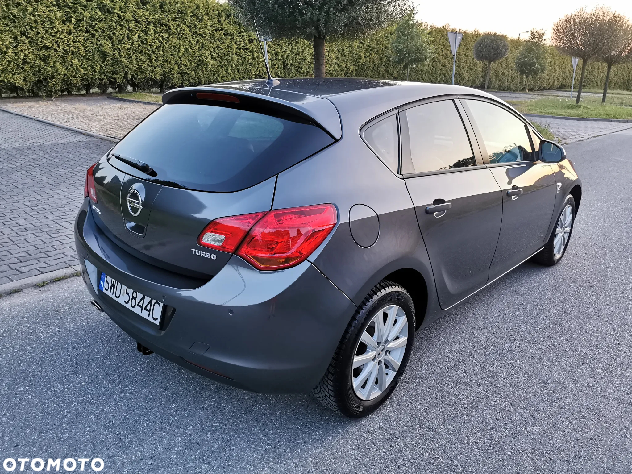 Opel Astra 1.4 Turbo 150 Jahre - 11