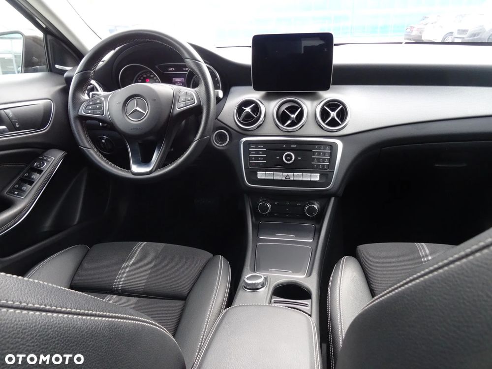 Mercedes-Benz GLA 200 d 4Matic 7G-DCT UrbanStyle Edition - 13