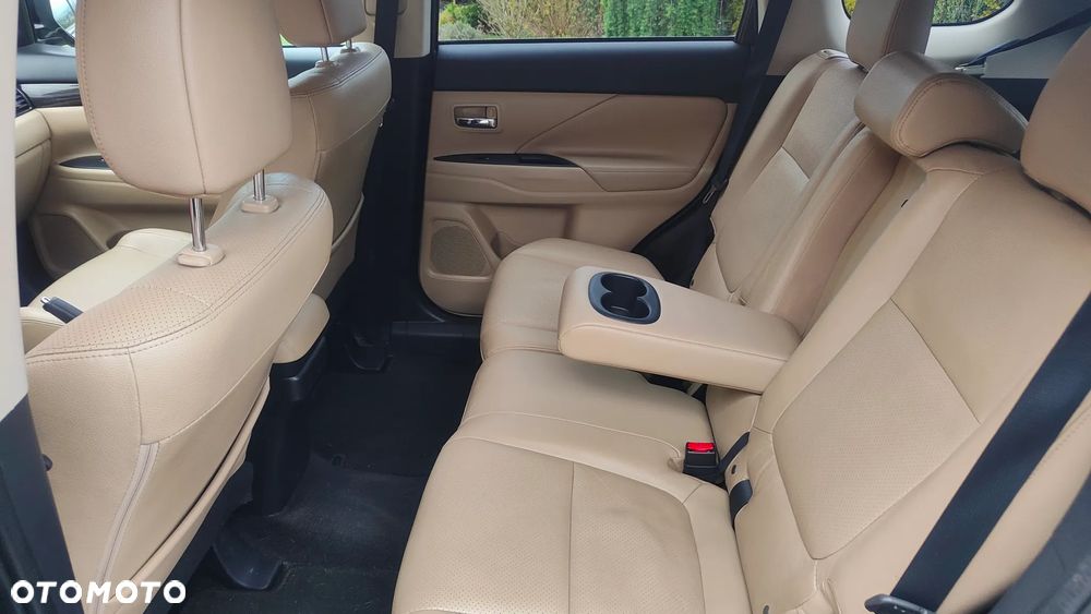 Mitsubishi Outlander - 10