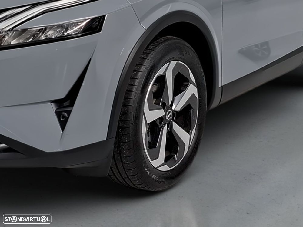 Nissan Qashqai 1.3 DIG-T N-Connecta LED+TT+SKY Xtronic - 11