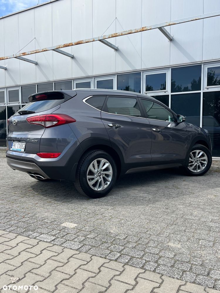 Hyundai Tucson 2.0 CRDI BlueDrive Style 2WD - 19