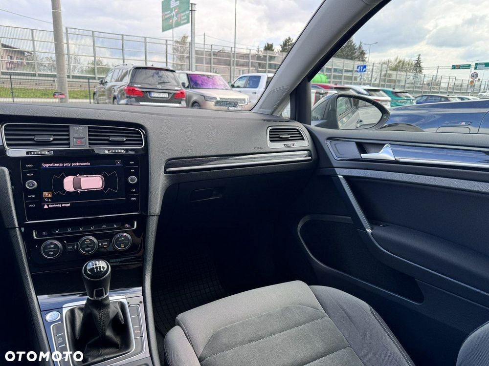 Volkswagen Golf - 22