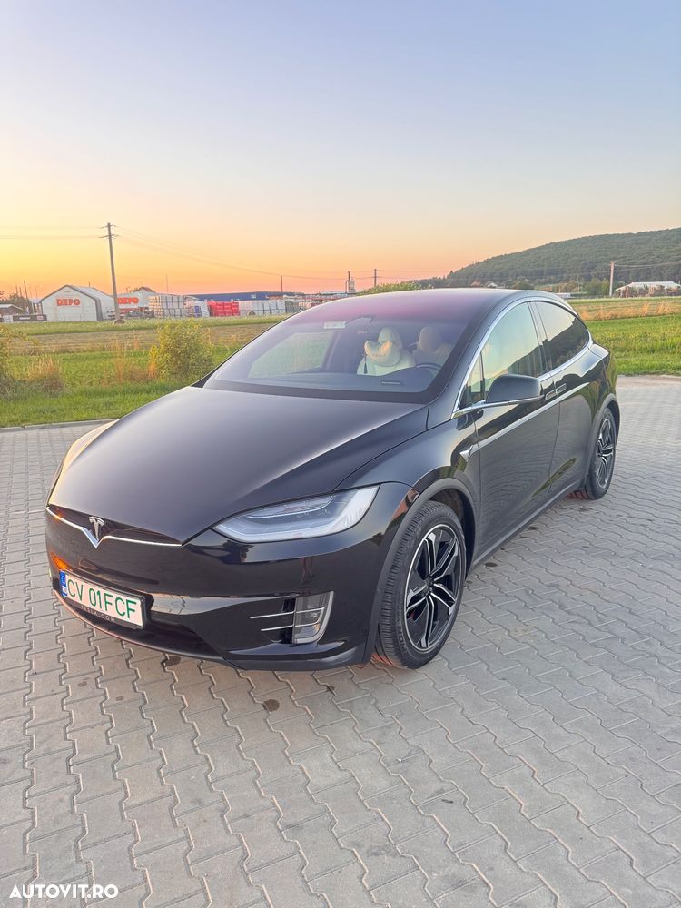 Tesla Model X - 27