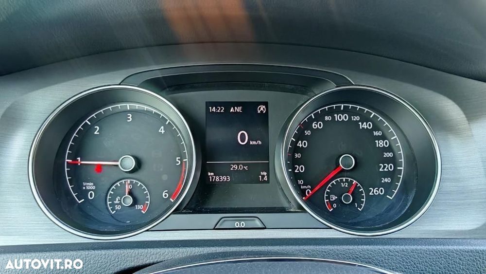 Volkswagen Golf - 25
