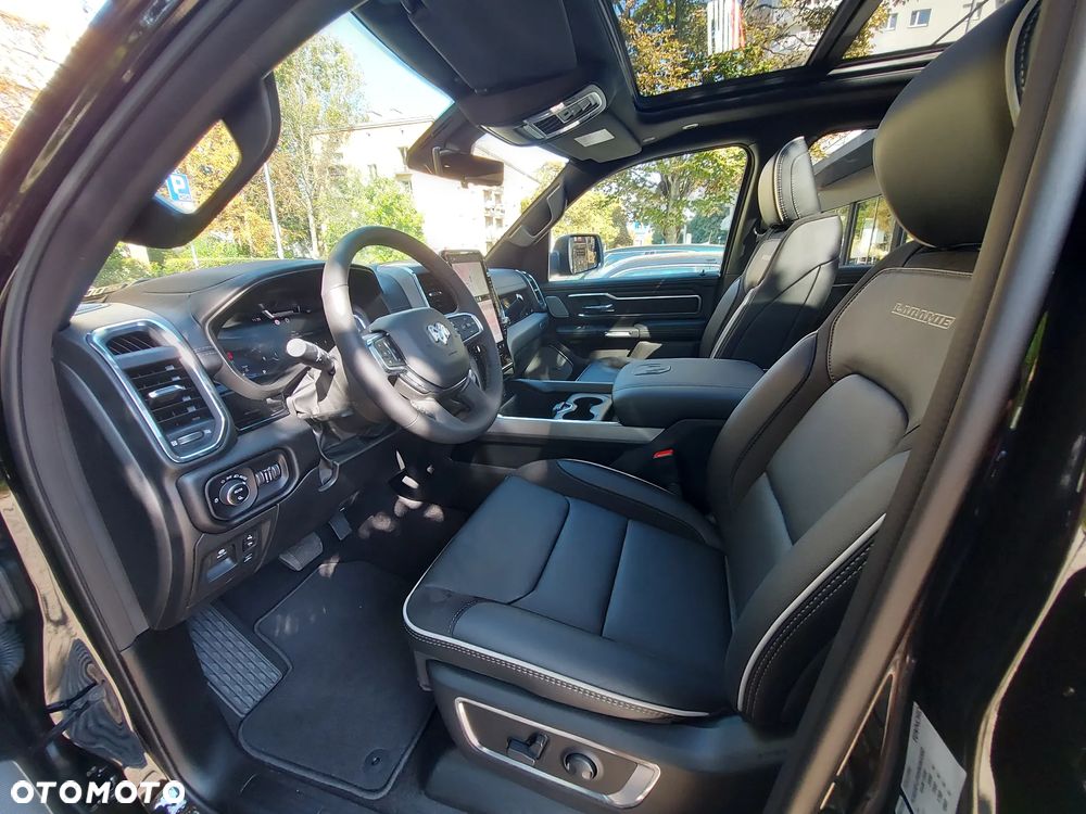 RAM 1500 Laramie Night Premium - 18
