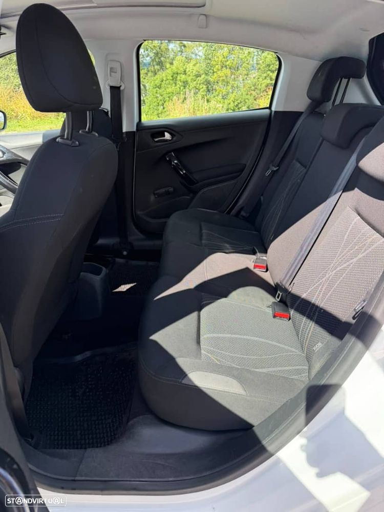 Peugeot 208 - 7