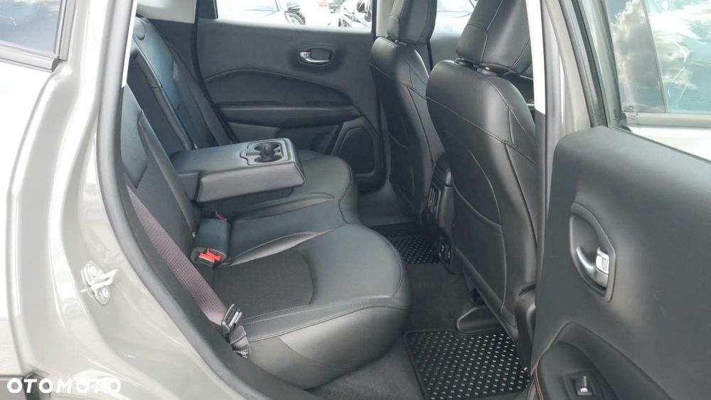 Jeep Compass - 21