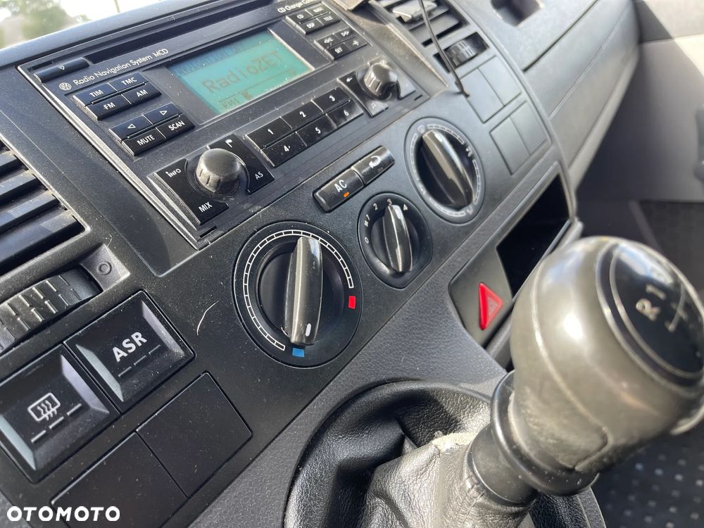 Volkswagen Transporter T5 2.5 TDI 131 KM Manual 6 Biegów 2X drzwi boczne przesuwne 2005 ROK - 17