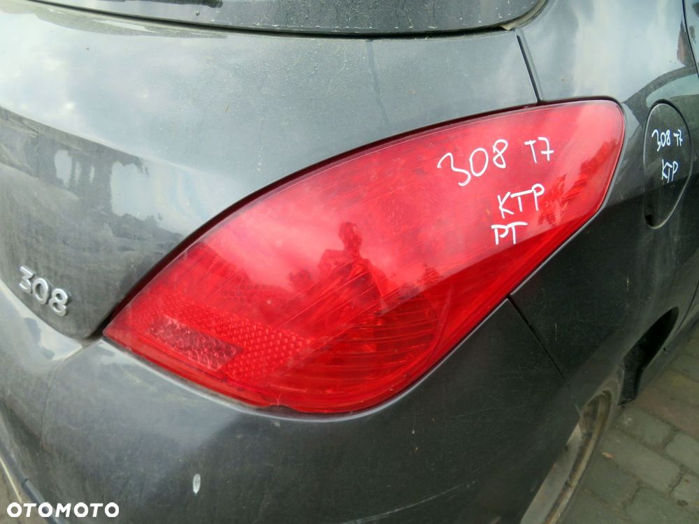 LAMPA TYLNA PRAWA 308 I T7 5D HB  PEUGEOT 2007-2011 - 1