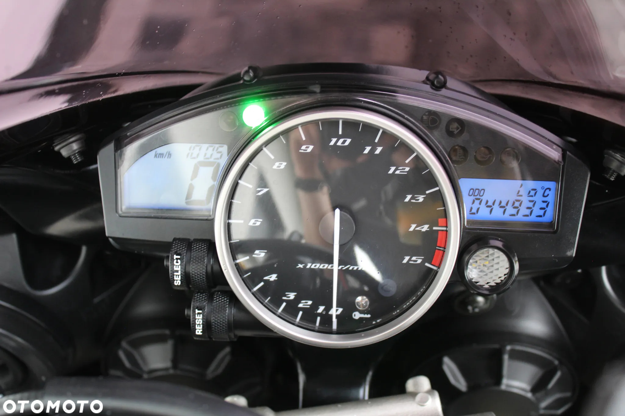 Yamaha R1 - 22
