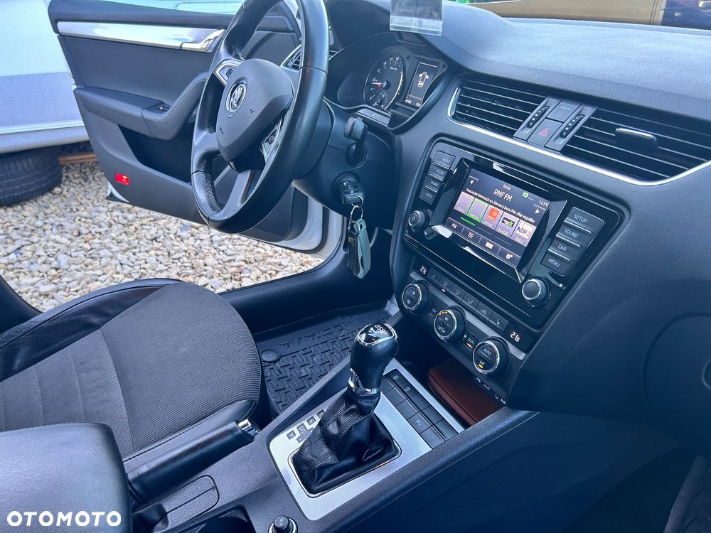 Skoda Octavia 1.6 TDI DPF DSG Elegance - 9
