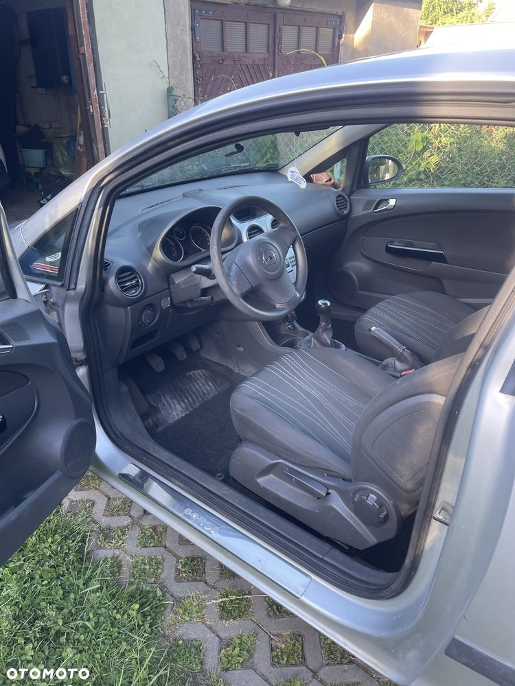 Opel Corsa 1.2 16V Essentia - 8