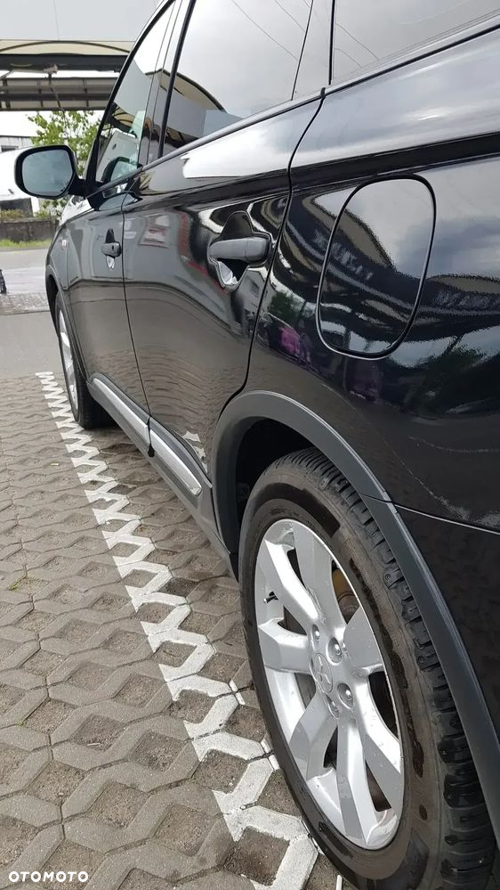 Mitsubishi Outlander 2.0 Invite + 2WD - 15