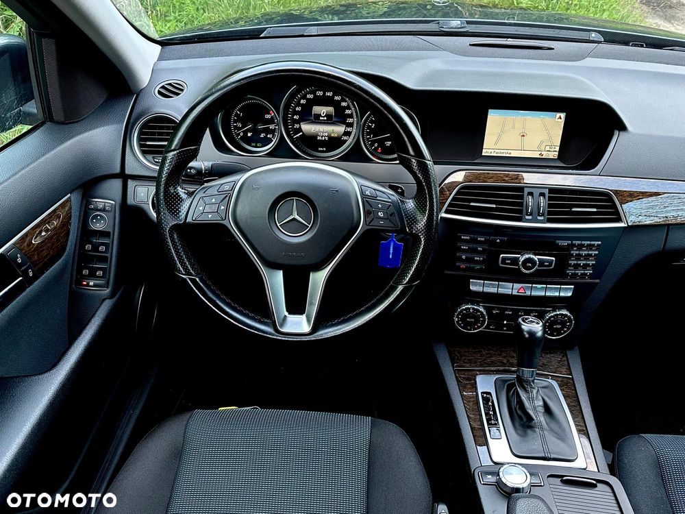 Mercedes-Benz Klasa C 250 CGI BlueEff Avantgarde - 17