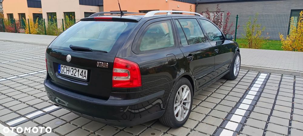 Skoda Octavia 1.6 FSI Ambiente - 6