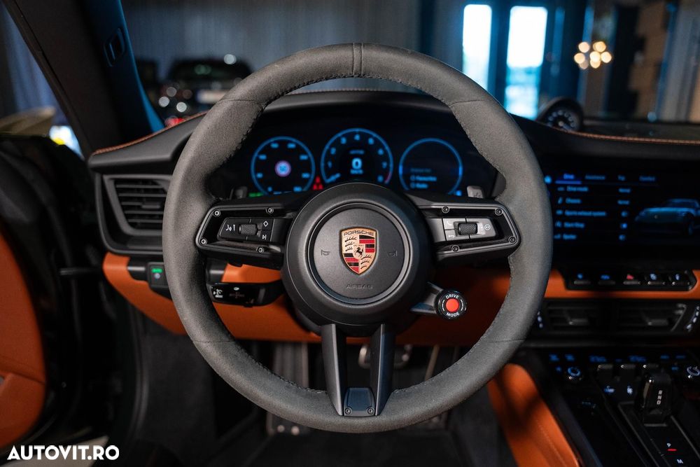 Porsche 911 Targa 4 GTS PDK - 21