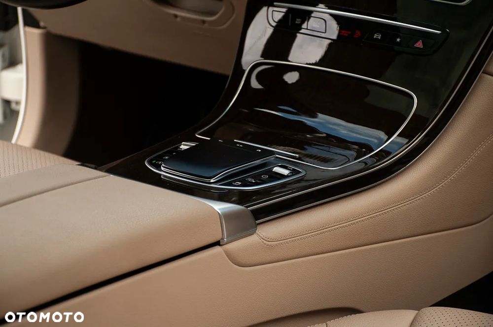 Mercedes-Benz GLC 300 4Matic 9G-TRONIC AMG Line - 36