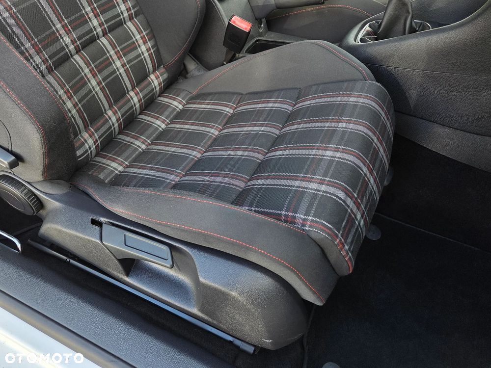 Volkswagen Golf 2.0 GTI - 24