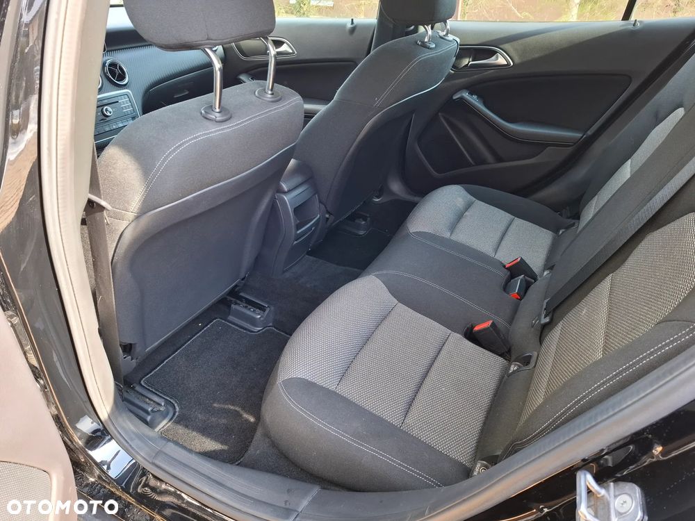 Mercedes-Benz GLA 180 - 12