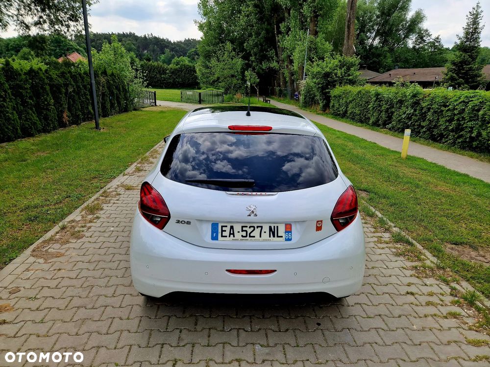 Peugeot 208 - 10