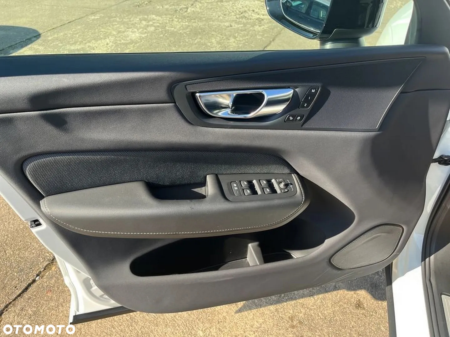 Volvo XC 60 B4 B Plus Dark - 17
